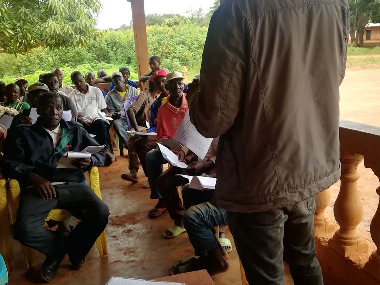 Atelier de formation en gestion, en salle communautaire